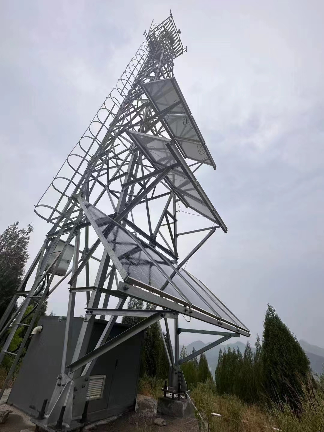 Solar Powered Smart Energy Saving 5G Telecom Communication Tower
