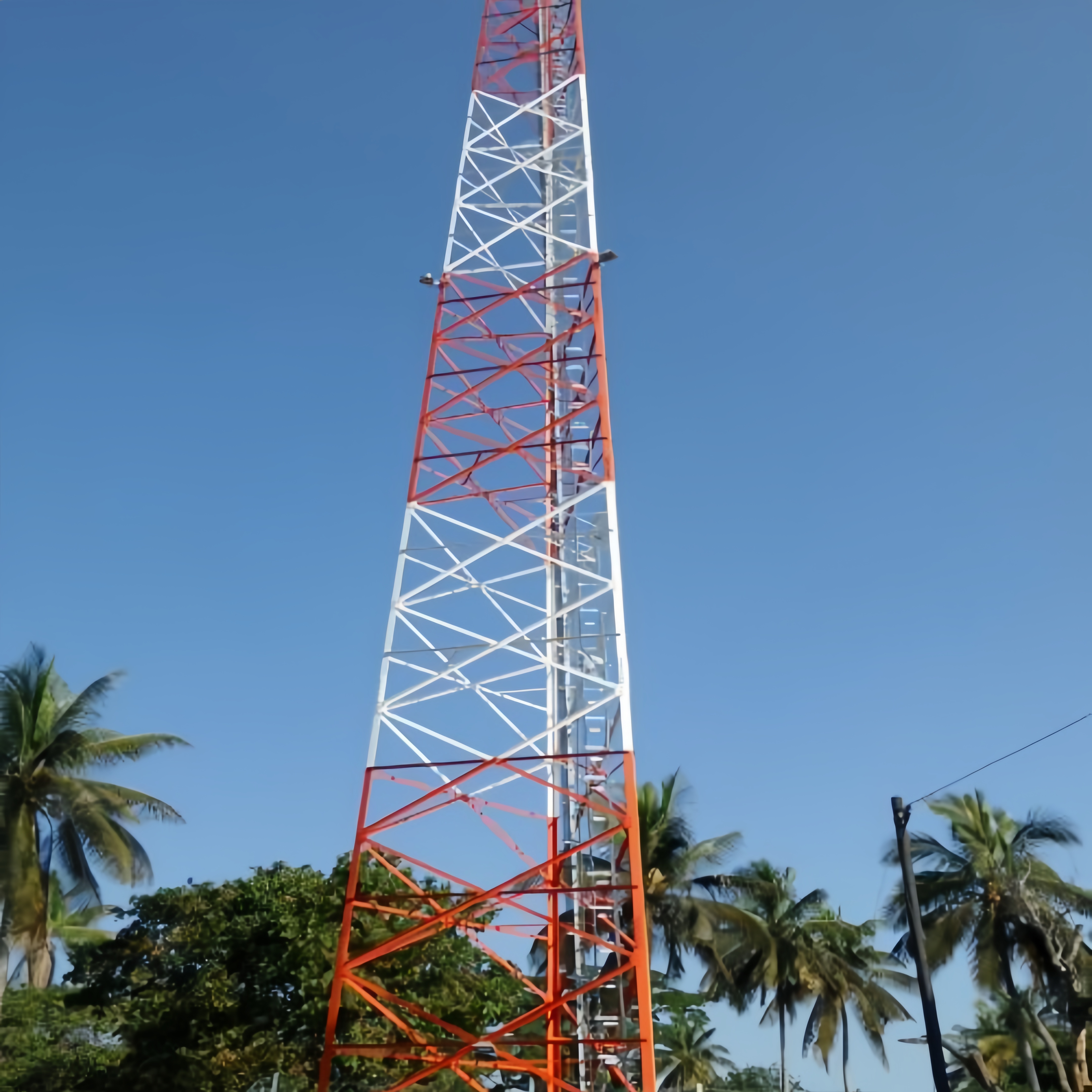 3 Legged Angular Steel Tower Communication Tower Q355 Steel 28m Mobile Network Wind Resistant Coastal Regions
