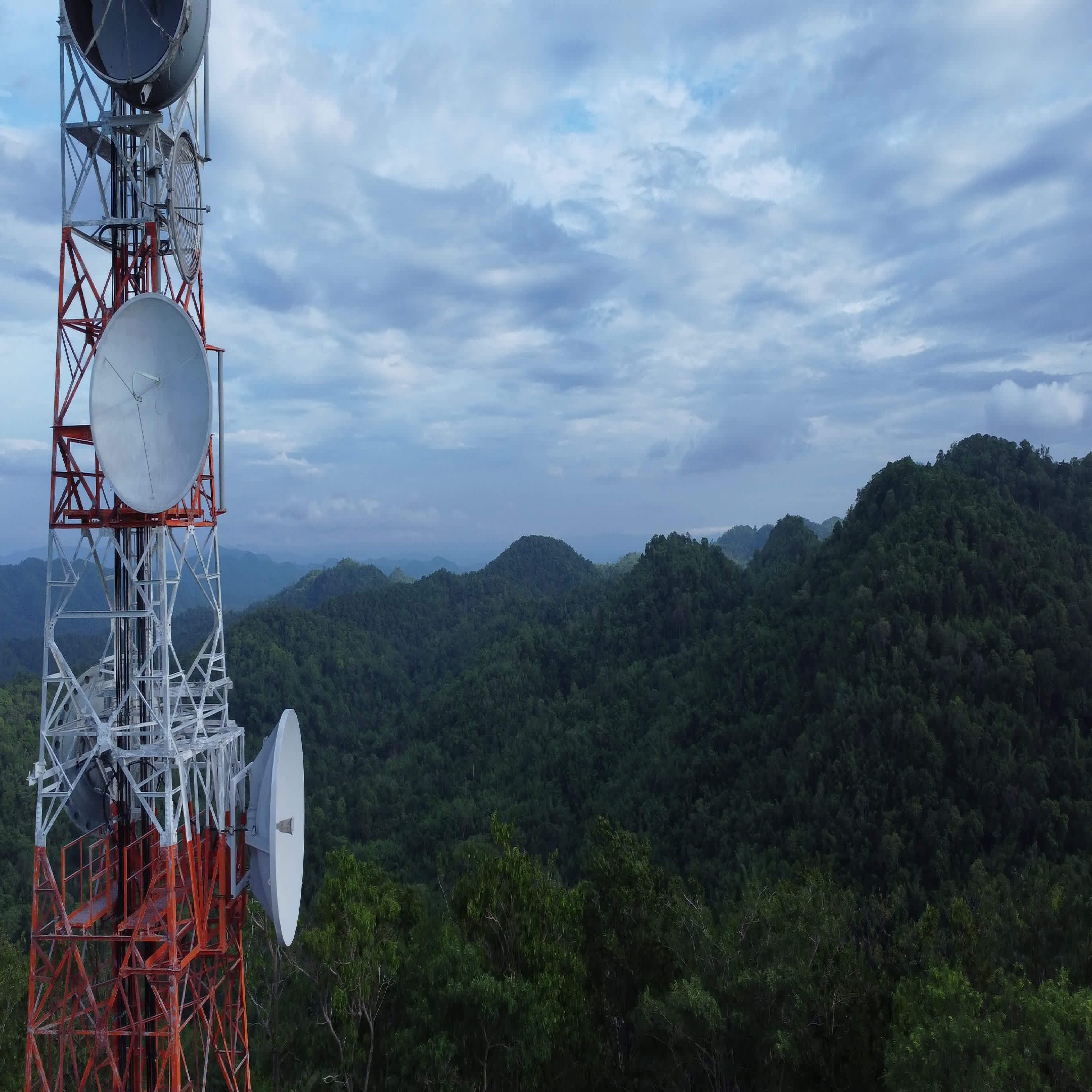 Four Angle Telecom Tower Carbon Steel 35m LTE Network Rural Areas Wind Resistant