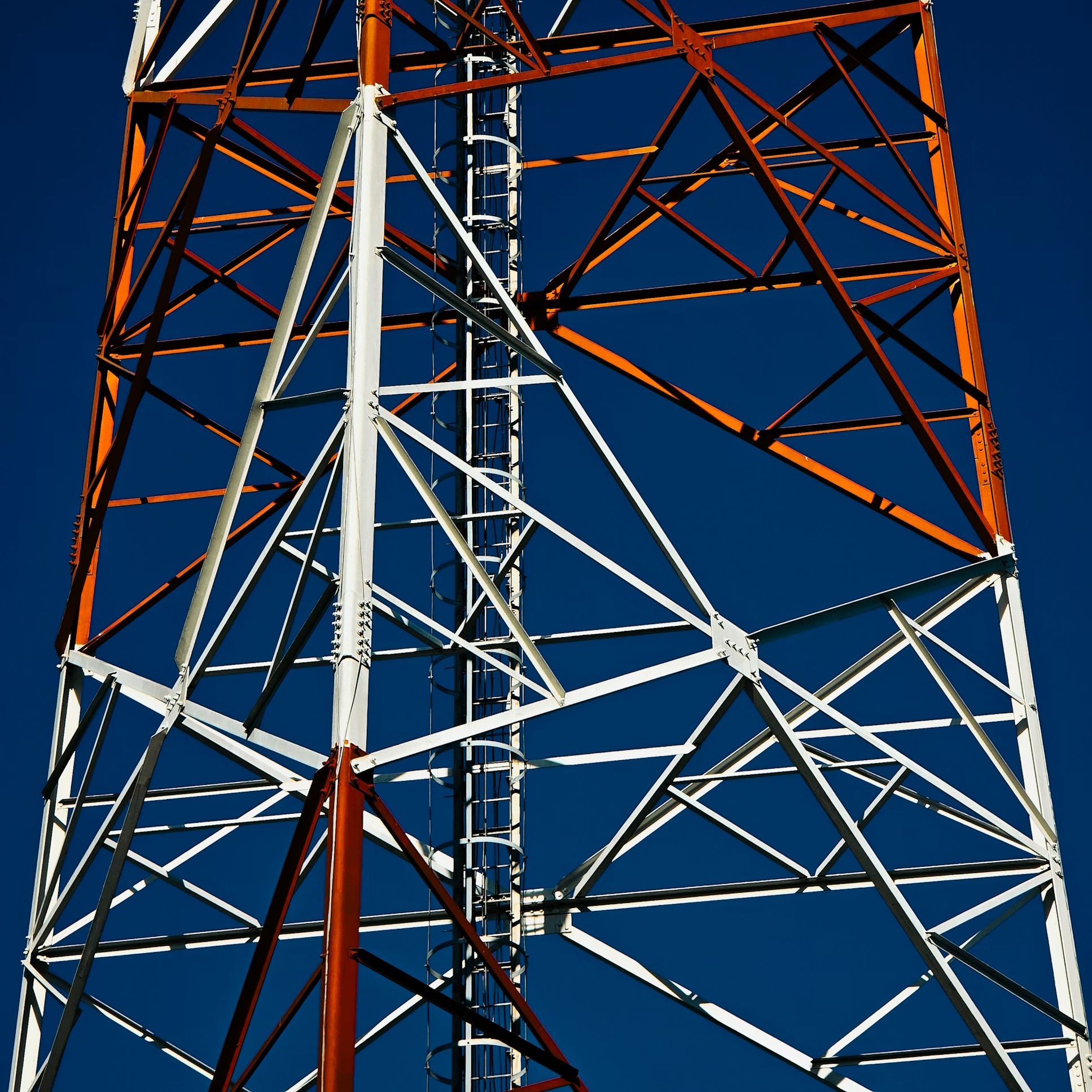 3 Legged Angular Steel Triangular Tower Body with Equal Slope or Variable Slope and Angle Steel Cross Section for Communication