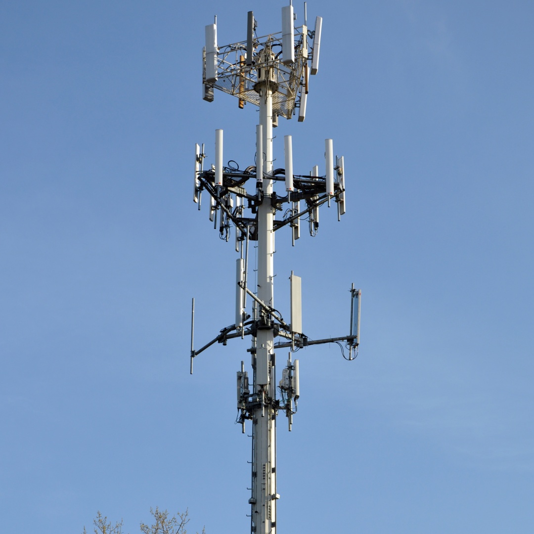 10 16 22M Space Saving Monopole Tubular Galvanized Outdoor 5G 4G Microwave Compact Communication Mast