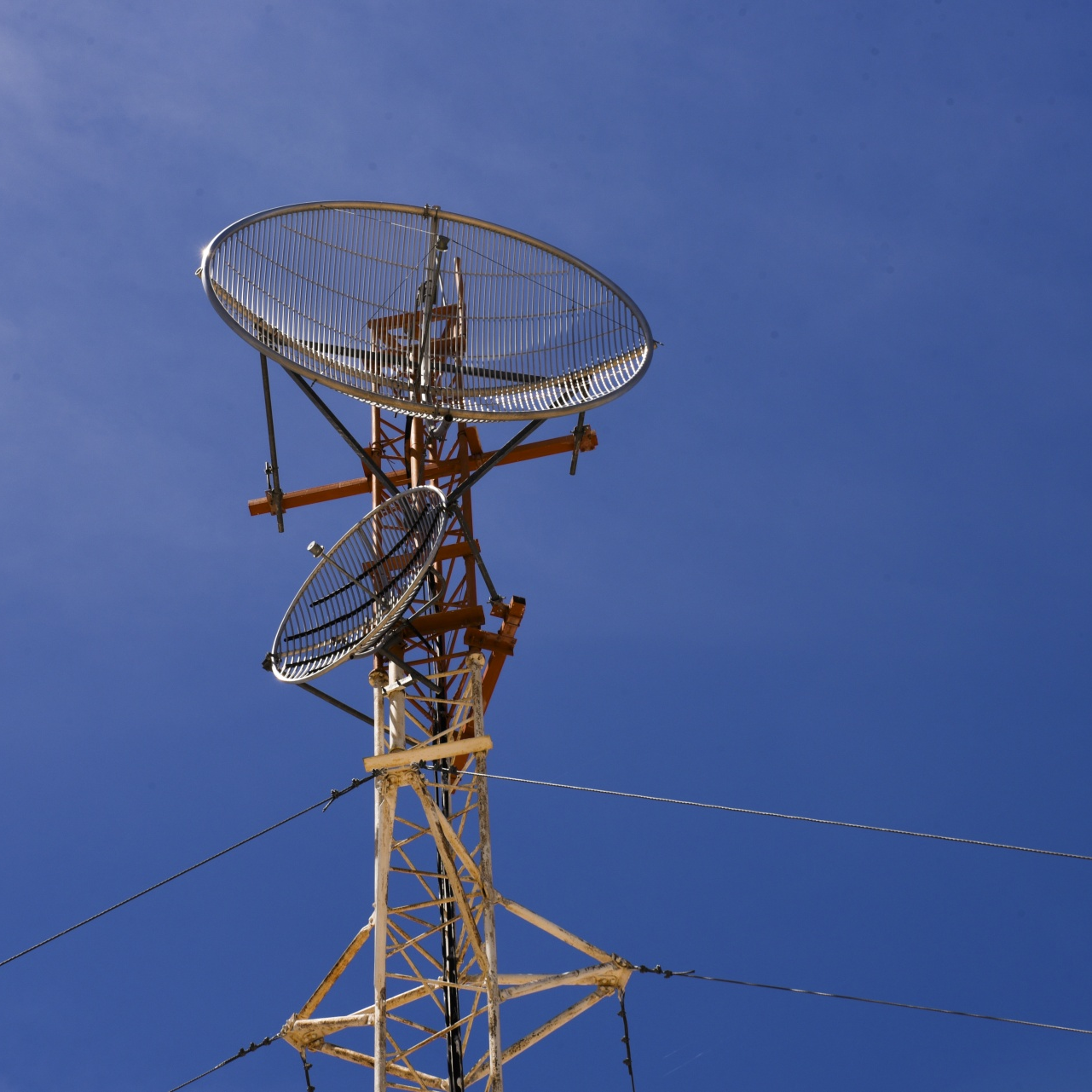 18M 33M Hot Dip Galvanized Guyed Wire Tower Stable Structure Rural Telecom Network
