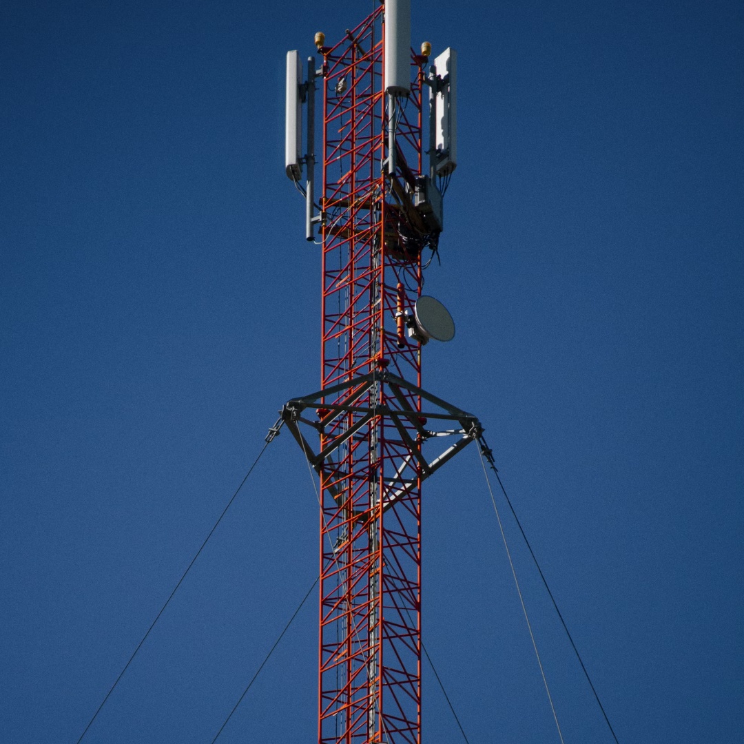 Maintenance-Free Guyed Tower Pre-Galvanized Steel For Remote Rural Area 