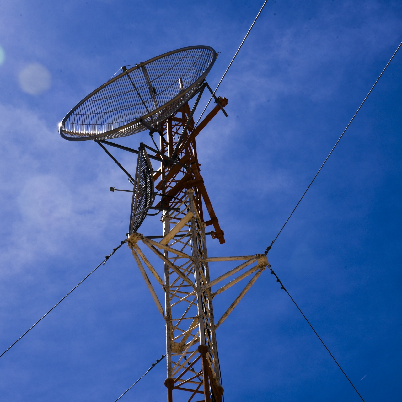 25M 32M Hot Dip Galvanized Guyed Wire Tower Stable Structure Urban 5G Base Station