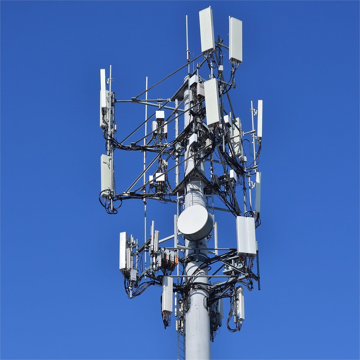 IP68 Sealed Monopole Tower Corrosion Resistant For Coastal Saline Fog Area 