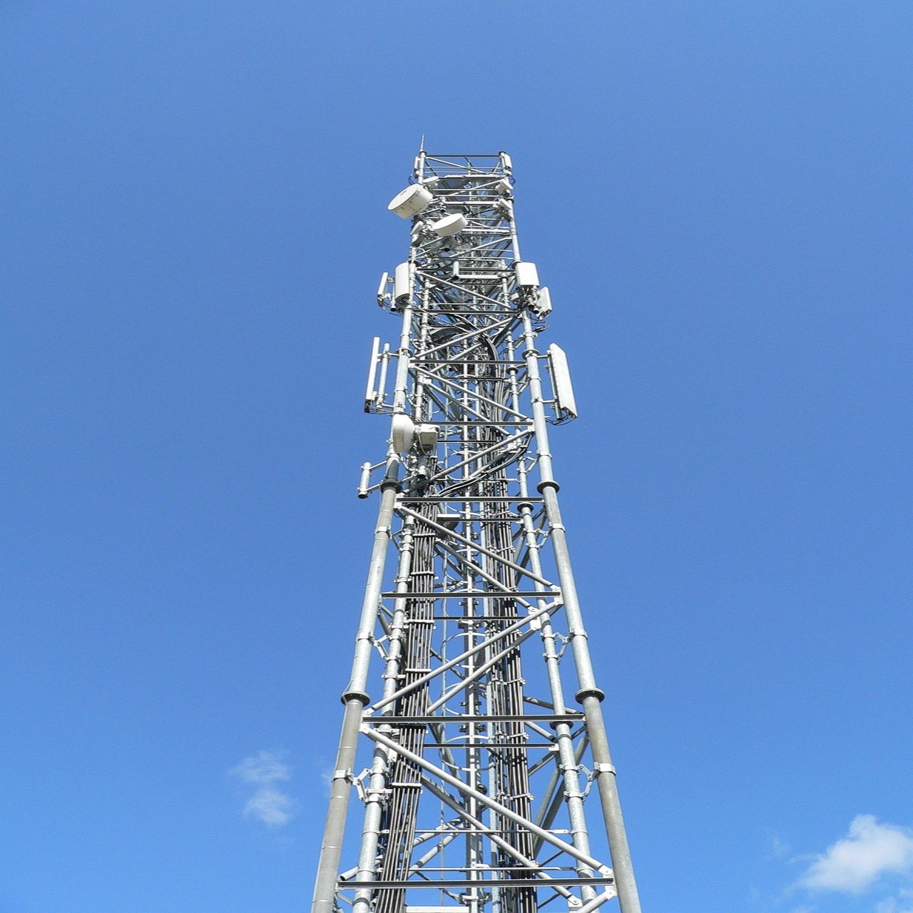 Vibration Resistant 3 Legged Tube Telecom Tower For Station Communication