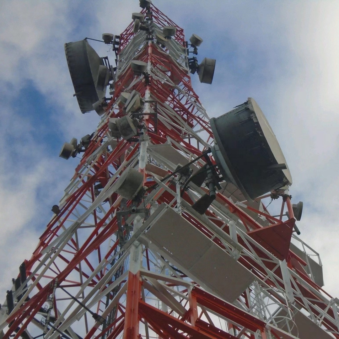 Q355 Steel 4 Legged Angle Steel Tower Wide Coverage For Road Telecommunication